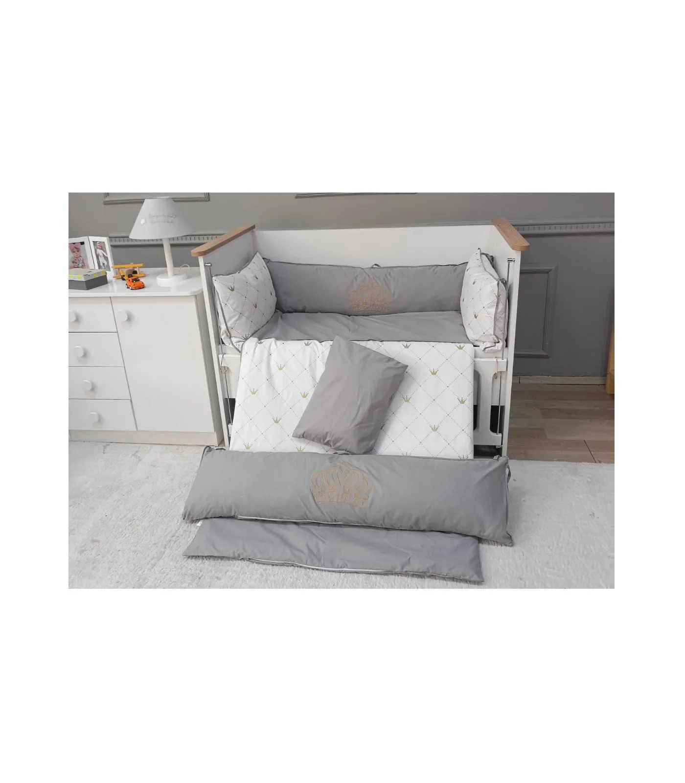 Kompletan set za deciji krevetac Crown - Slika 1