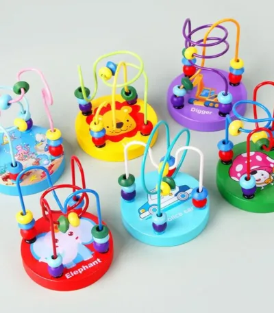 drvena edukativna igračka – lavirint sa perlicama (razne boje)