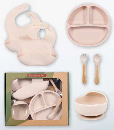silikonski set za jelo za bebe – 5 delova bež