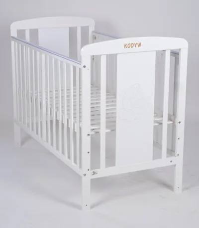 dečiji drveni krevetac 1720 sa pomičnom stranicom i držačem za baldahin (2 položaja)