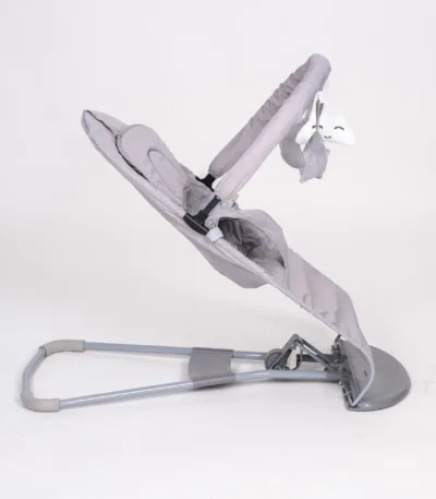 njihalica za bebe sa lukom i igračkama – 2 boje (svetlo siva / svetlo zelena)