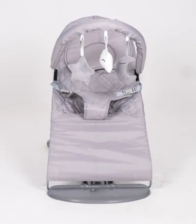 njihalica za bebe sa lukom i igračkama – 2 boje (svetlo siva / svetlo zelena)