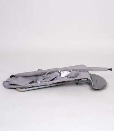 njihalica za bebe sa lukom i igračkama – 2 boje (svetlo siva / svetlo zelena)